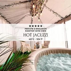  Apartment Colosseum House - Private Rooftop, Jacuzzi Hot Tub & View Italy