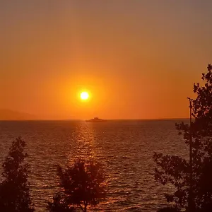 Apartment Elegant & Cozy Retreat Home, Center Gem By The Seaside, Steps From The Tram Turkey